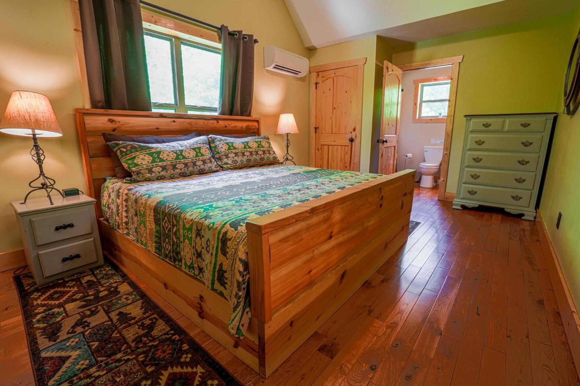 New Listing! Wine Country Retreat - 2 Bed, Hot Tub Villa Dahlonega Exterior photo