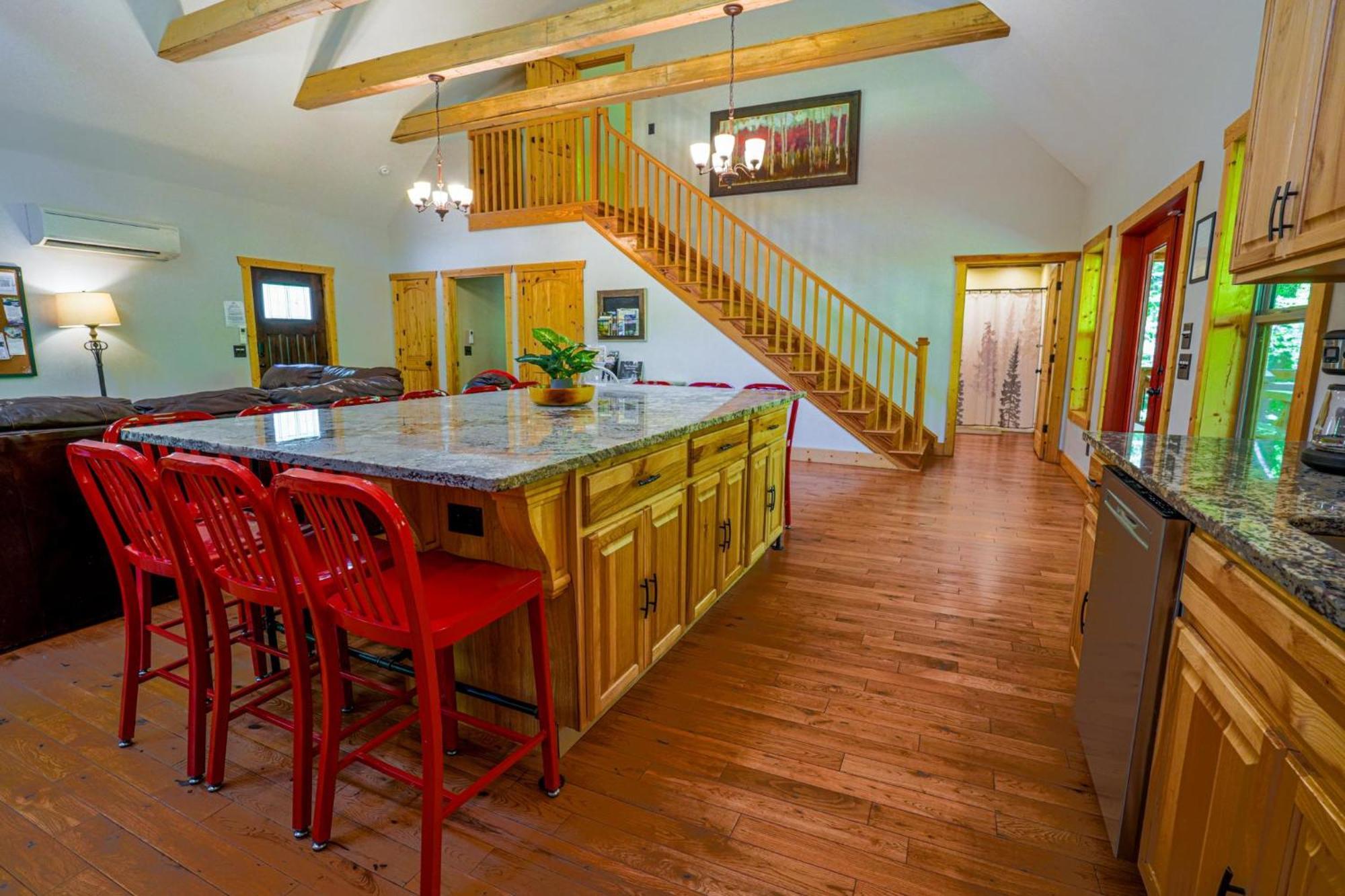New Listing! Wine Country Retreat - 2 Bed, Hot Tub Villa Dahlonega Exterior photo