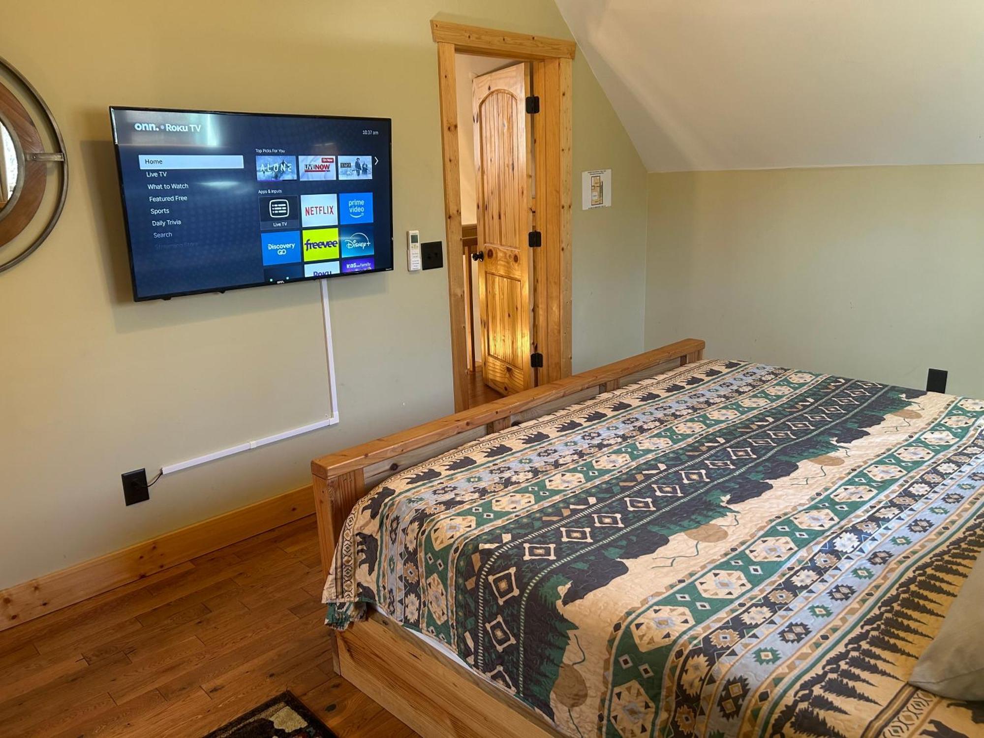 New Listing! Wine Country Retreat - 2 Bed, Hot Tub Villa Dahlonega Exterior photo